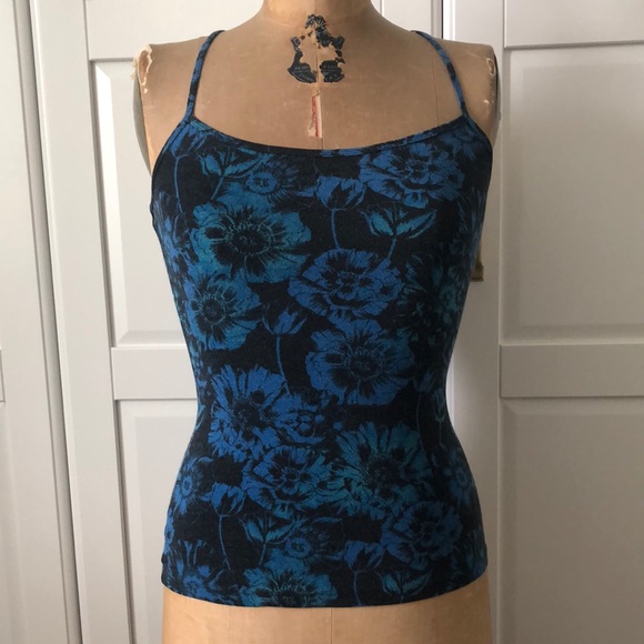 Blue flower motif tank. - Picture 1 of 4